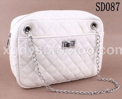 從源頭到時(shí)尚 廠家直銷女包批發(fā)與針紡織品銷售新趨勢